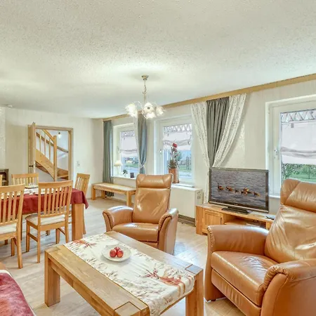 2 Bedroom Beautiful In Breesen Ot Holiday home Kaluebbe