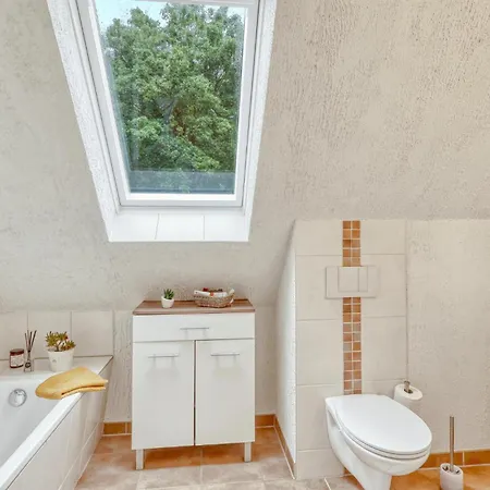 2 Bedroom Beautiful In Breesen Ot Holiday home Kaluebbe